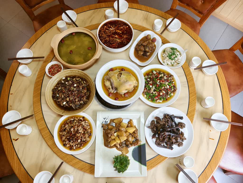 古蔺:一鸡多变!白泥全鸡宴邀你上桌(图3) 古蔺:一鸡多变!白泥全鸡宴邀你上桌(图3)