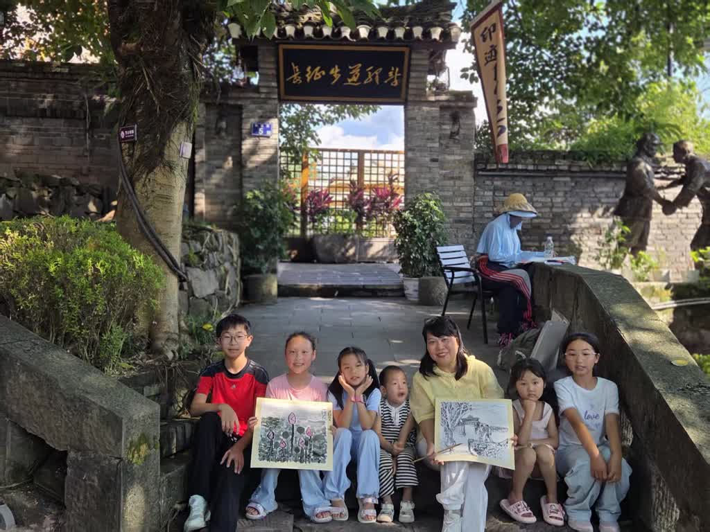 循《四渡》光影 绘赤水新篇——香港画家古蔺写生行(图8) 循《四渡》光影 绘赤水新篇——香港画家古蔺写生行(图8)