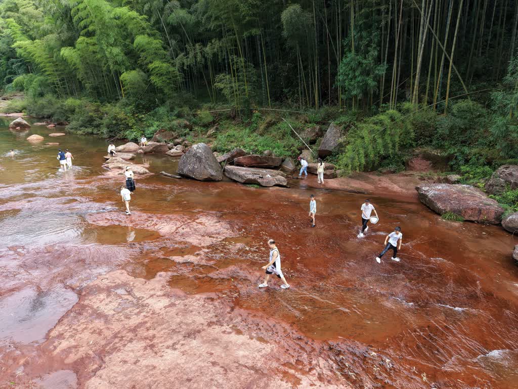 古蔺:黄荆老林英雄会启幕 点燃夏日“凉经济”(图3) 古蔺:黄荆老林英雄会启幕 点燃夏日“凉经济”(图3)